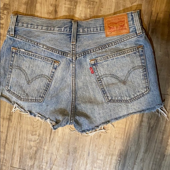 Levi’s denim frayed shorts - Picture 2 of 3